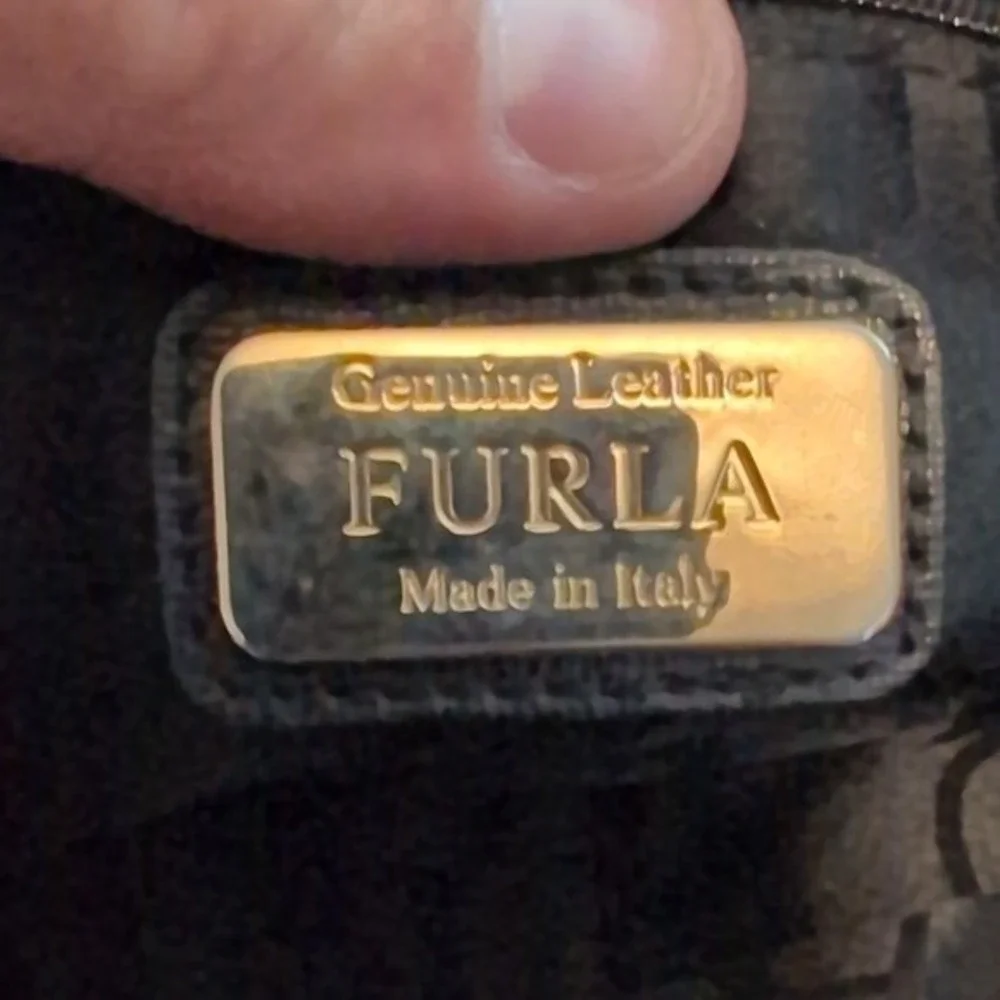 Authentic FURLA Saffiano Leather Shoulder Bag (650.00 Retail!) Made in Italy